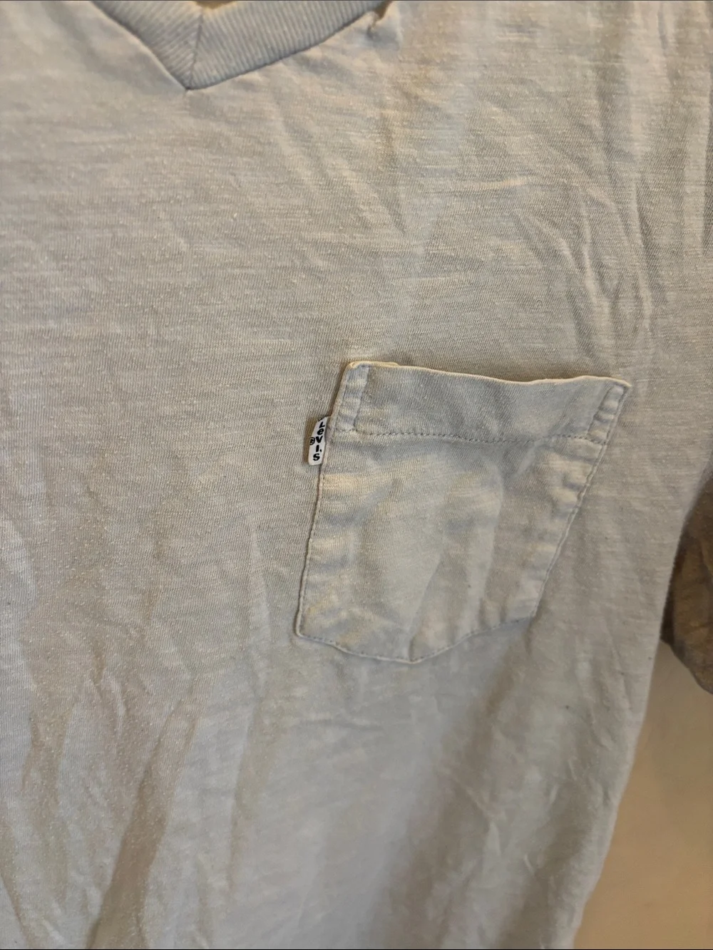 Levi’s distressed tee! Men’s medium